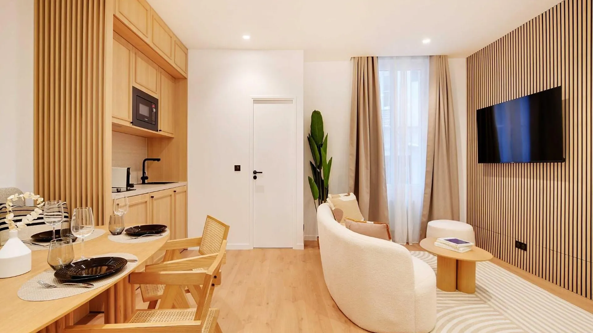 Authentic Apartment - 3Br 6P - Moulin Rouge Paris