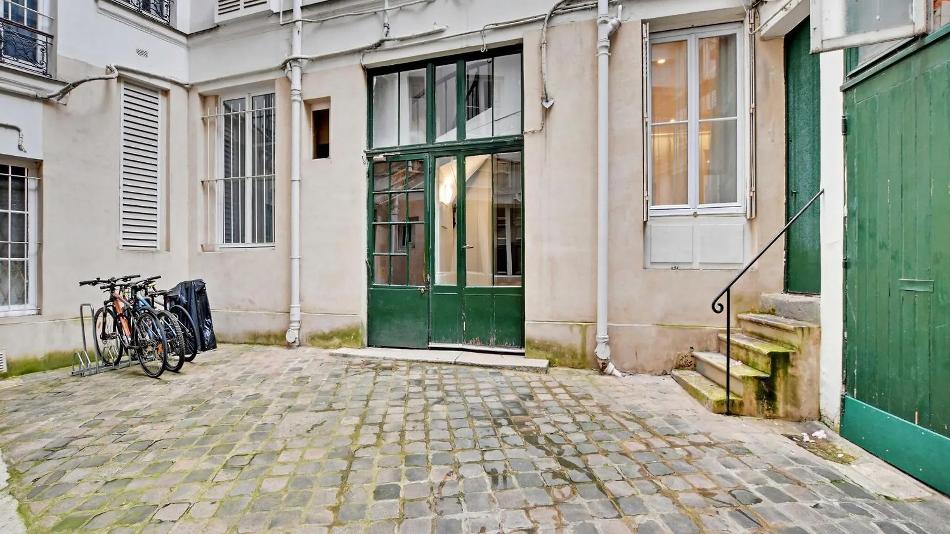Authentic Apartment - 3Br 6P - Moulin Rouge Paris 0*,  France