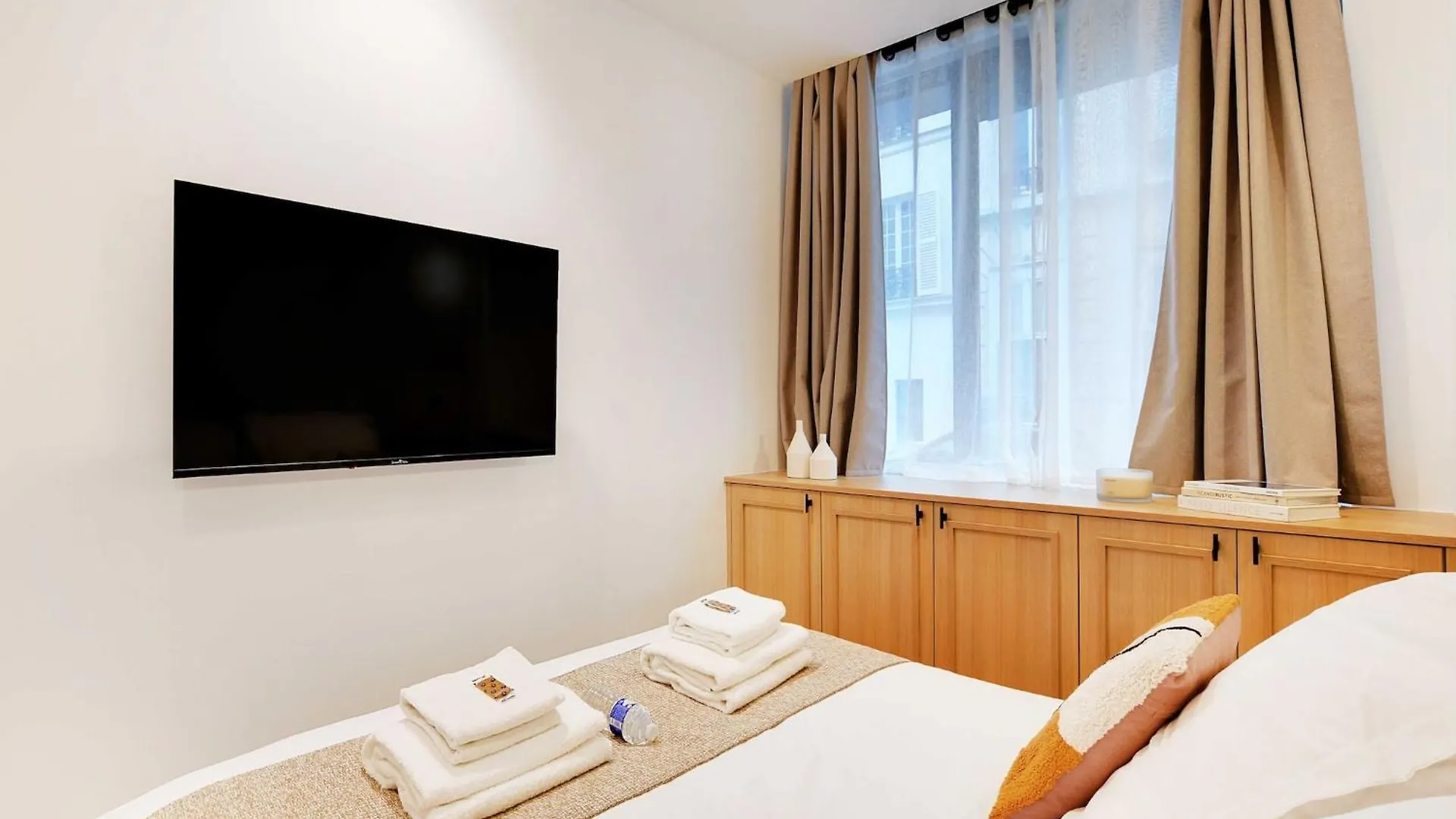 Authentic Apartment - 3Br 6P - Moulin Rouge Paris