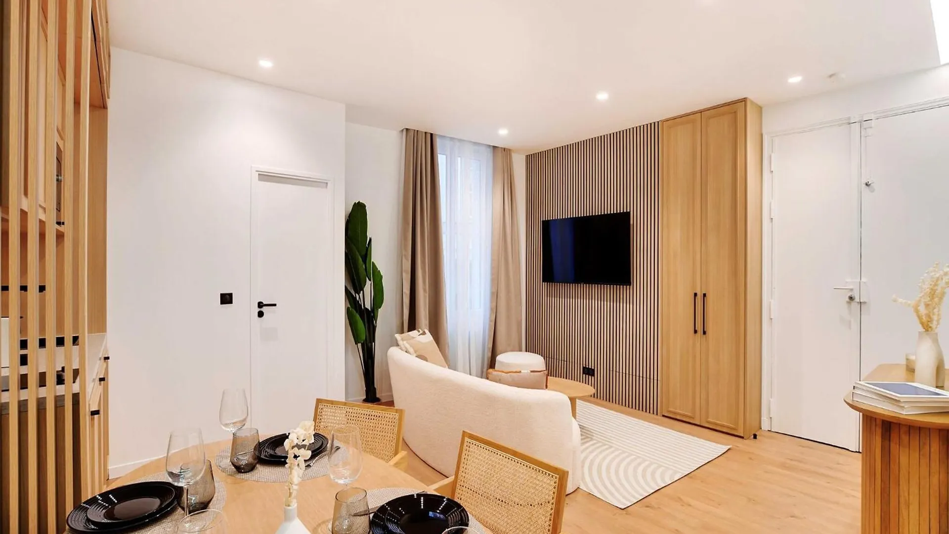 Authentic Apartment - 3Br 6P - Moulin Rouge Paris