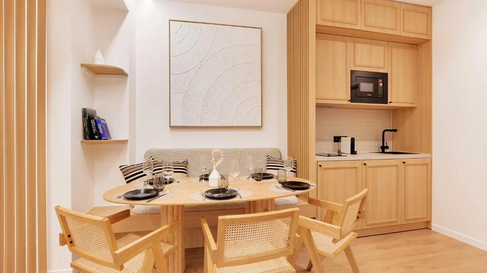 Authentic Apartment - 3Br 6P - Moulin Rouge Paris
