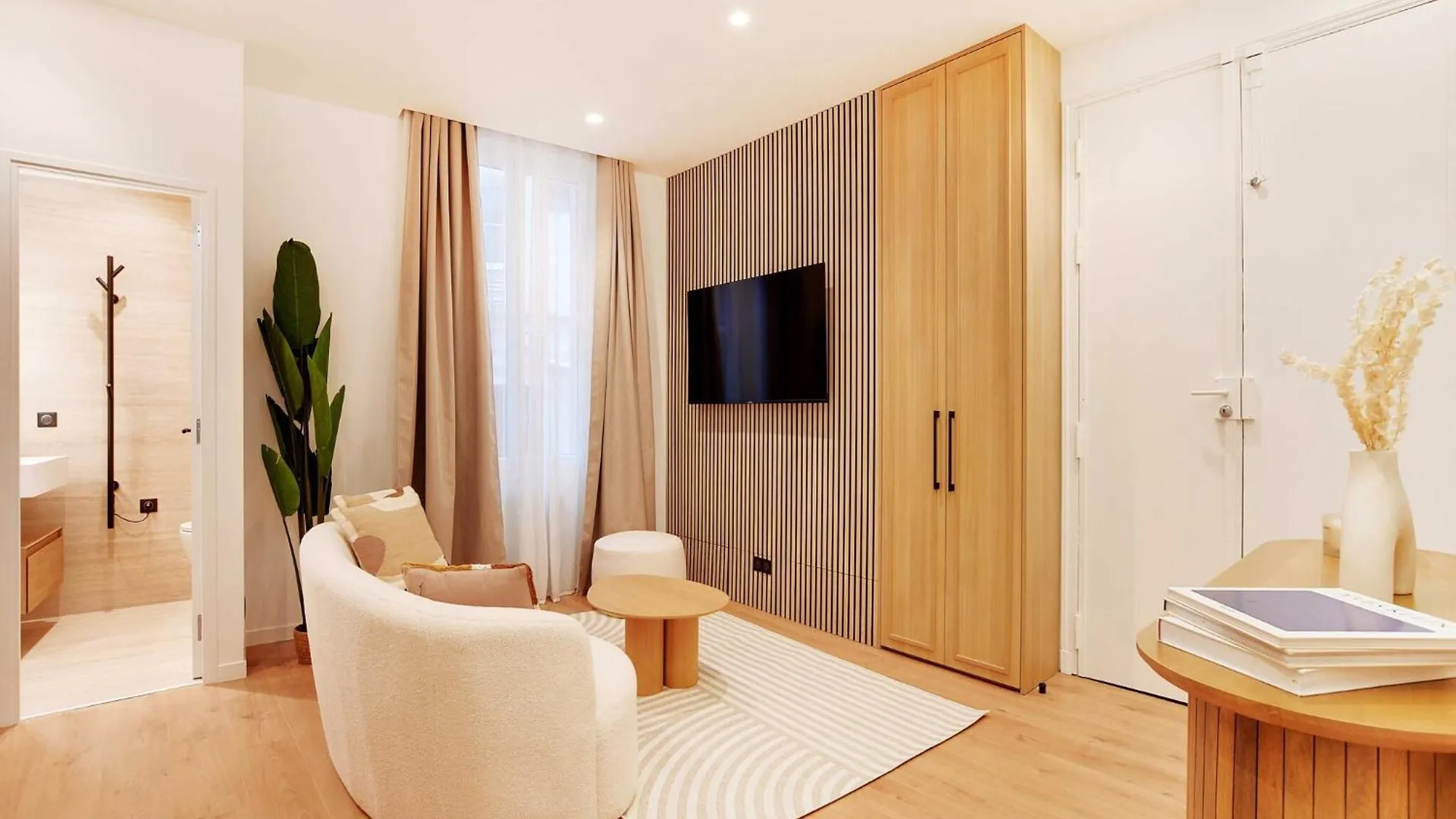 Authentic Apartment - 3Br 6P - Moulin Rouge Paris France